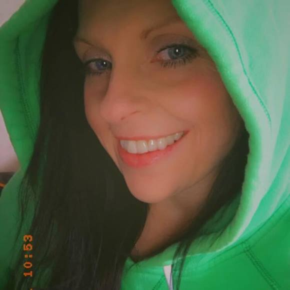 Profile Picture of Stephanie Baggerly (@s_baggerly) on Poshmark