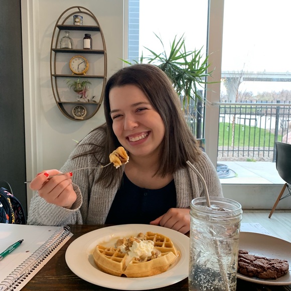 Profile Picture of Abby Best (@abigailbest) on Poshmark