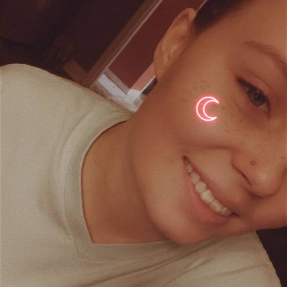 Profile Picture of Cheyenne Bates (@cheyennebate764) on Poshmark