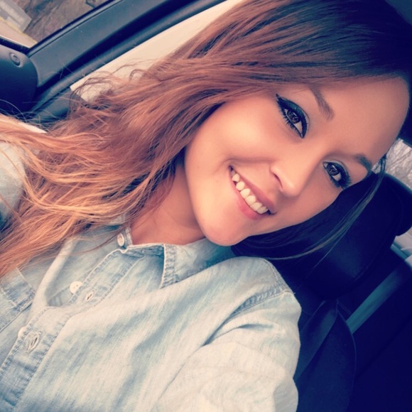 Profile Picture of Tara Cusick (@taracusick) on Poshmark