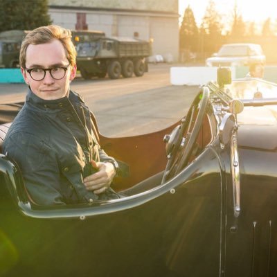 Profile Picture of Philip White (@BulldogIV) on Twitter