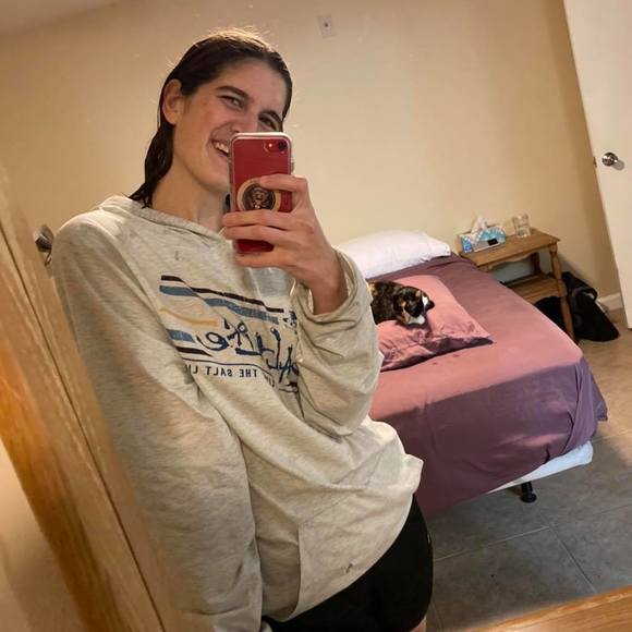 Profile Picture of Victoria Claypool (@victoriaclaypoo) on Poshmark