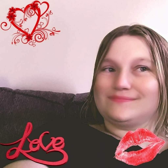 Profile Picture of Shawna West (@shawnawest222) on Poshmark