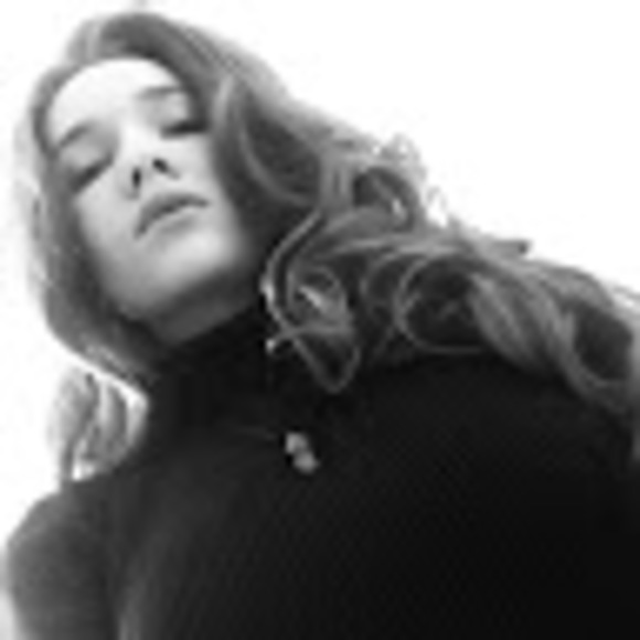 Profile Picture of Laura Payan (@laurapayan253) on Poshmark