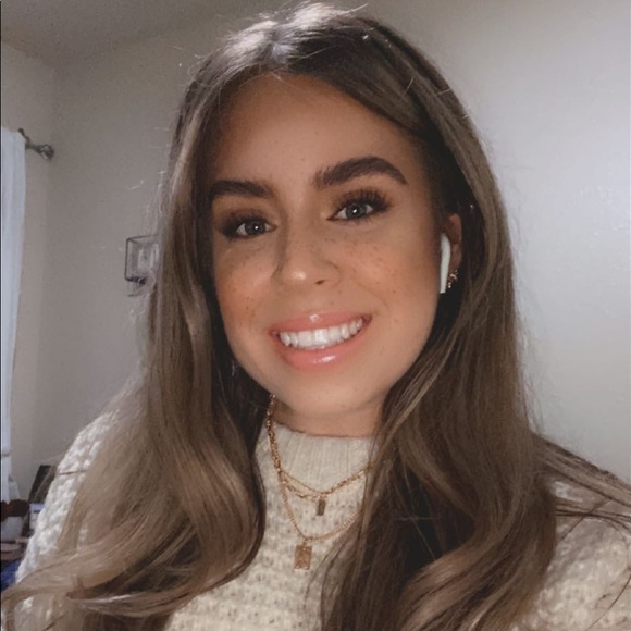 Profile Picture of Alexis Kendall (@akp497) on Poshmark