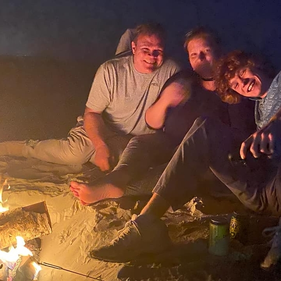 Profile Picture of Lisa Greer (@lilred07081) on Poshmark