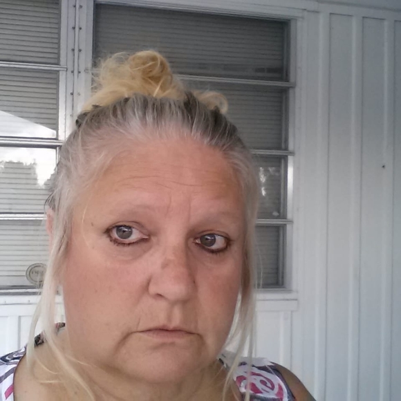 Profile Picture of Karen Breuler (@karenbreuler) on Poshmark