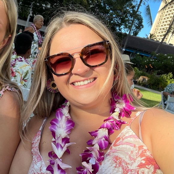 Profile Picture of Carlye Gilbert (@cgilbert123) on Poshmark