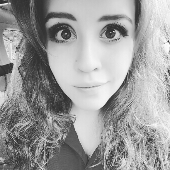 Profile Picture of Cassidy Olson (@cassidy25t) on Poshmark