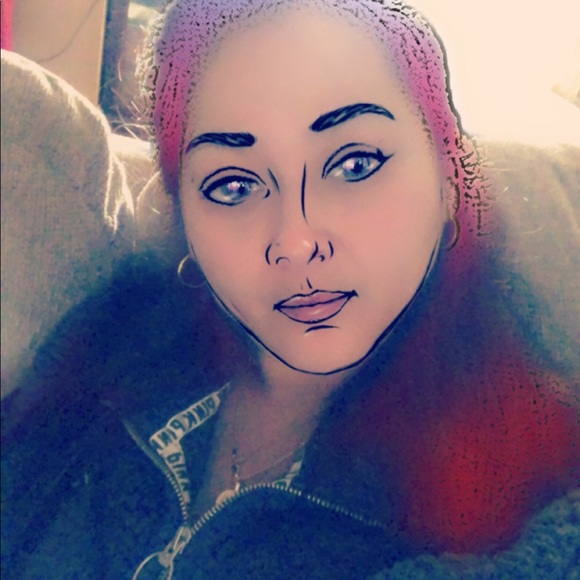 Profile Picture of Crissy Guerrero (@crissyguerrero) on Poshmark