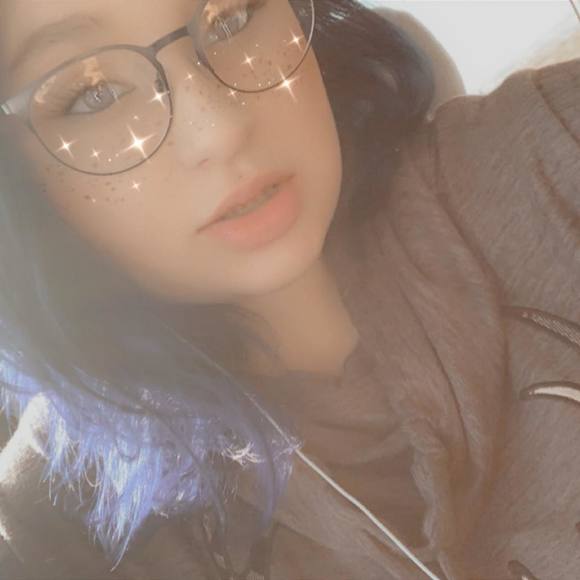 Profile Picture of Kylie Waterson (@kyliehardwick) on Poshmark