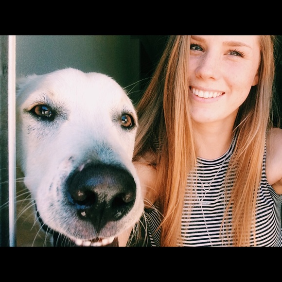 Profile Picture of Bailey Huff (@juaxoo) on Poshmark