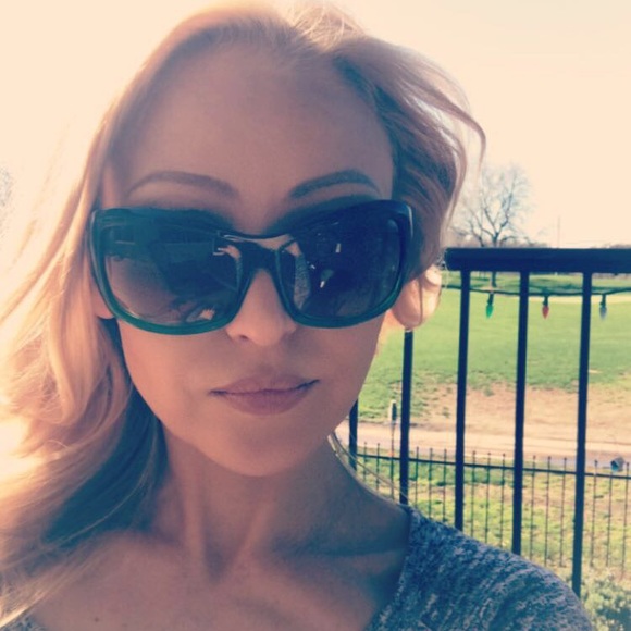 Profile Picture of Julia Angel (@jaangel) on Poshmark