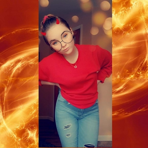 Profile Picture of Haley Hixson (@haleymwright17) on Poshmark