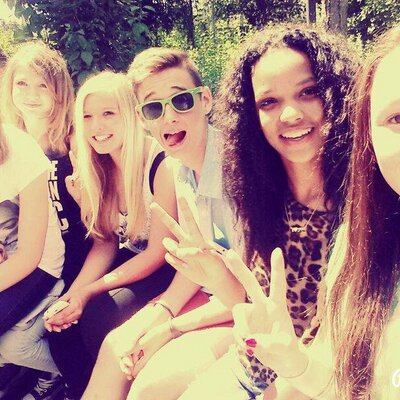 Profile Picture of Mia Bee (@Miabee1711) on Twitter