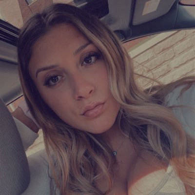Profile Picture of Lindsey Pieczykolan (@Peach_Lindsey) on Twitter