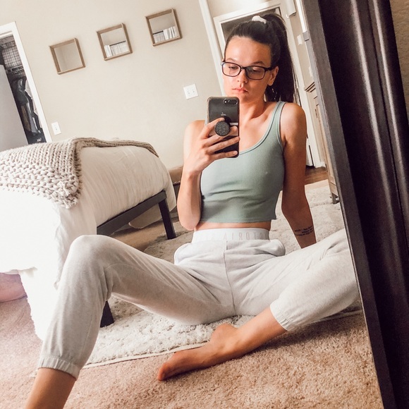 Profile Picture of Corinne Jaquith (@corinnealexis) on Poshmark
