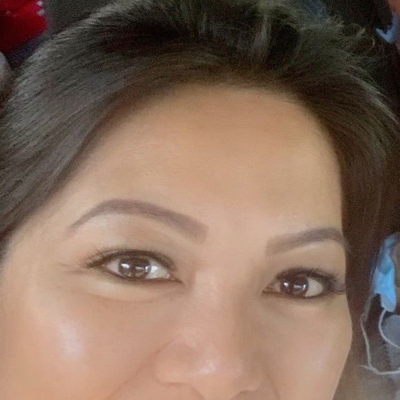 Profile Picture of Karina Perlas (@ibomeree) on Poshmark