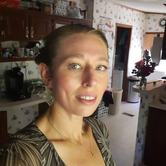 Profile Picture of Jessica Page (@jessicapage0178) on Poshmark