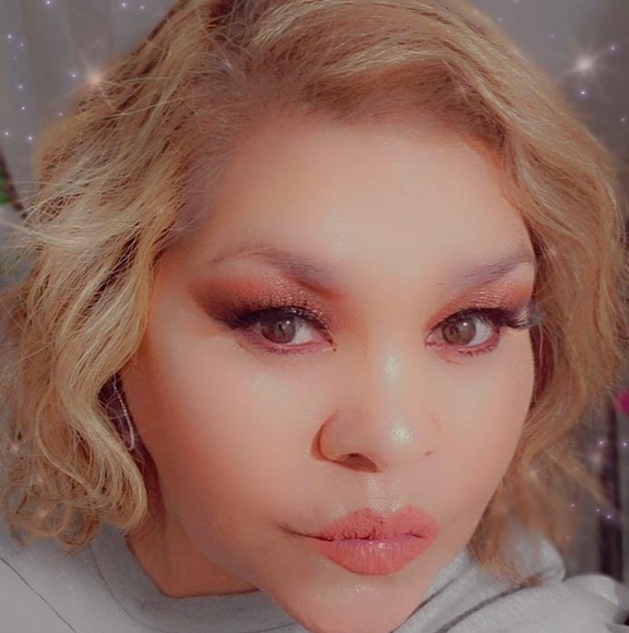 Profile Picture of Lupe Pena (@mariazpena) on Poshmark