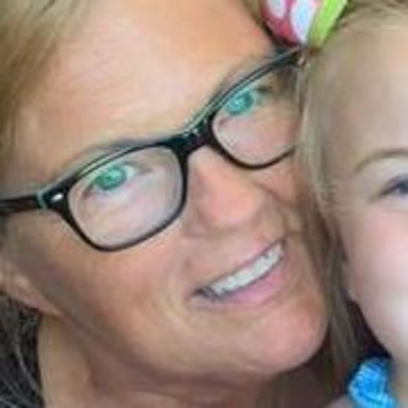 Profile Picture of Cindy Mcclure (@cindy480) on Poshmark