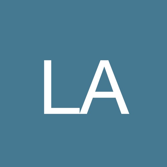 Profile Picture of Lisa Aaron (@laaron559) on Poshmark