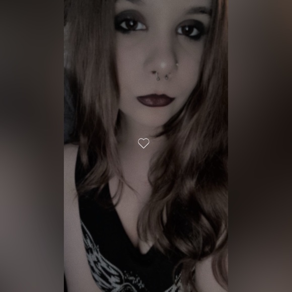 Profile Picture of Peyton Smith (@p3yt0nns) on Poshmark