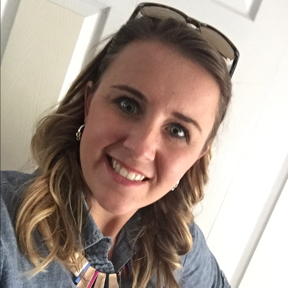 Profile Picture of Rachel Bittinger (@racheld2308) on Poshmark