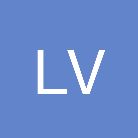 Profile Picture of Louise Vandivier (@louiloui29) on Poshmark