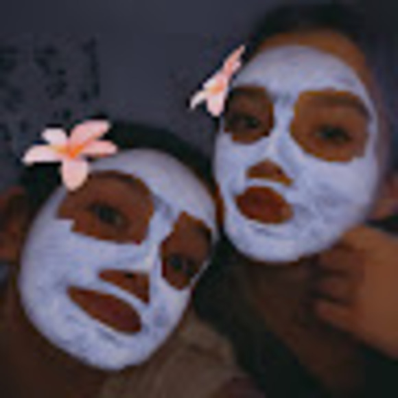 Profile Picture of Lyndee Mowry (@lyndeejomowry) on Poshmark