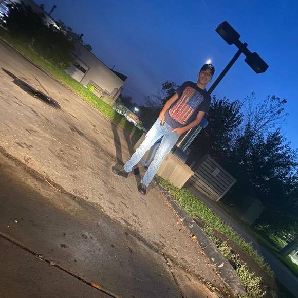 Profile Picture of Âhmâd Mârwâñ (@ahmadaaa506) on Poshmark