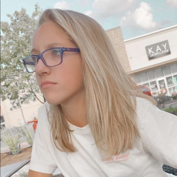 Profile Picture of Anja Behrens (@anjabehrens) on Poshmark