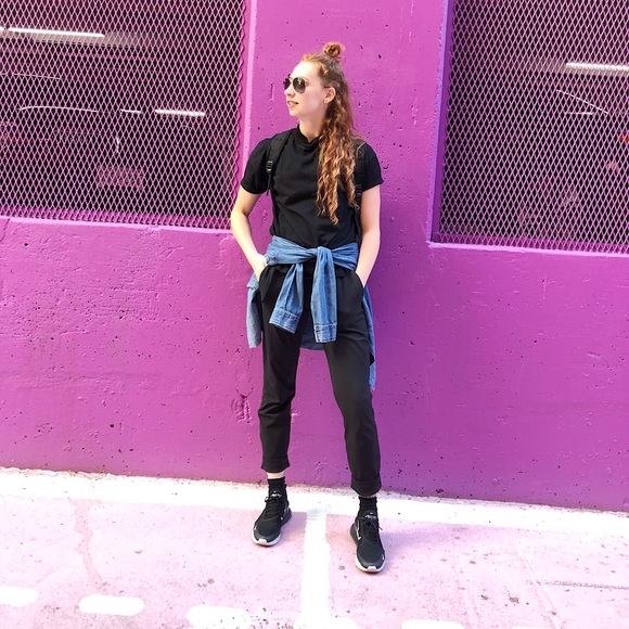 Profile Picture of Emily Andrews (@emsara111) on Poshmark