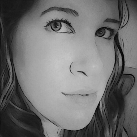 Profile Picture of Stephanie Vorse (@vixiegrrl) on Poshmark