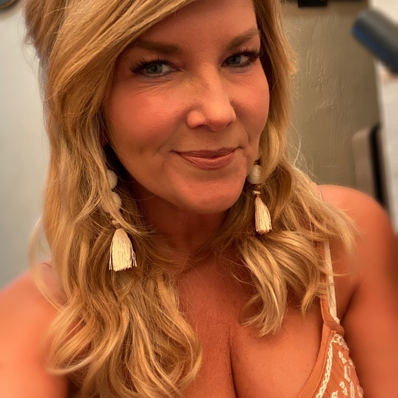Profile Picture of Shirley Bihary (@shirleybihary) on Poshmark