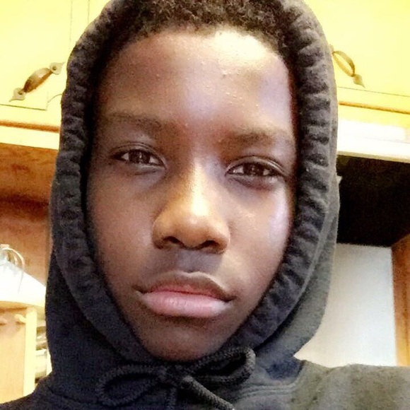 Profile Picture of Derryon Gray (@dee2gray) on Poshmark