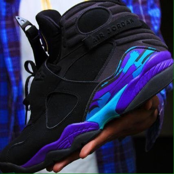 Profile Picture of Verb Kint (@bece3000) on Poshmark