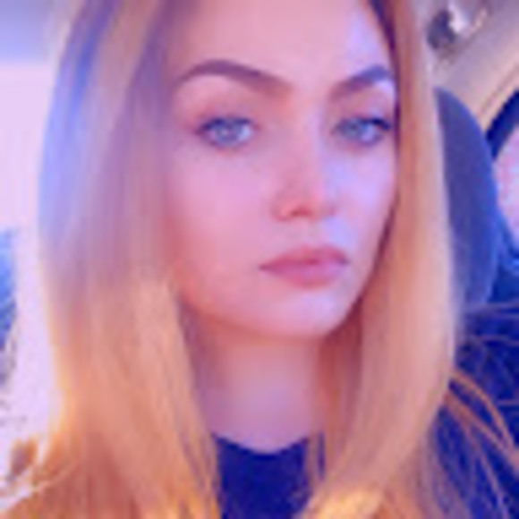 Profile Picture of Emily Lima (@limaemily00) on Poshmark