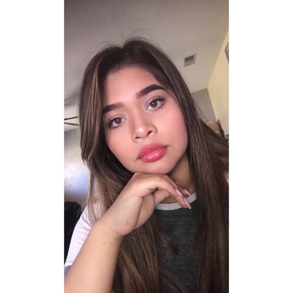 Profile Picture of Beatriz Martinez (@belatrix_) on Poshmark