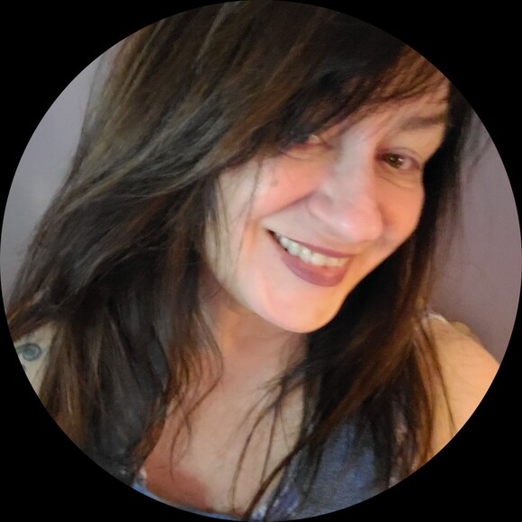 Profile Picture of Carrie Springman (@caridaway) on Poshmark