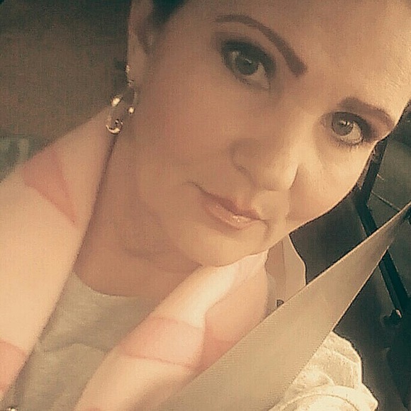 Profile Picture of Nancy Bowen (@nancybowen894) on Poshmark