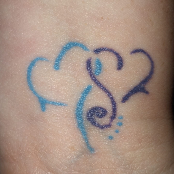 Profile Picture of Bonnie Breard (@bonbon1717) on Poshmark