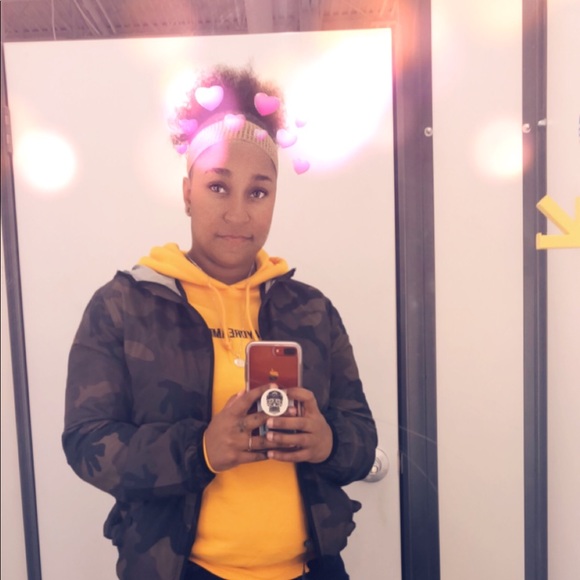 Profile Picture of Yahira Vanbellen (@yahira_valiery) on Poshmark