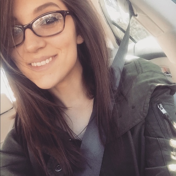 Profile Picture of Elyssa Karban (@ekarban7) on Poshmark