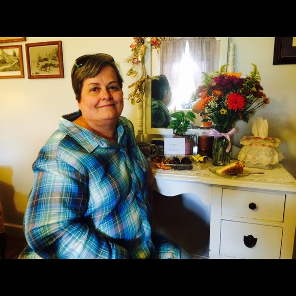 Profile Picture of Pam Grant (@glkp9557) on Poshmark