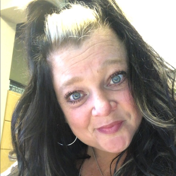 Profile Picture of Kerry Fowler (@fowlerk26) on Poshmark