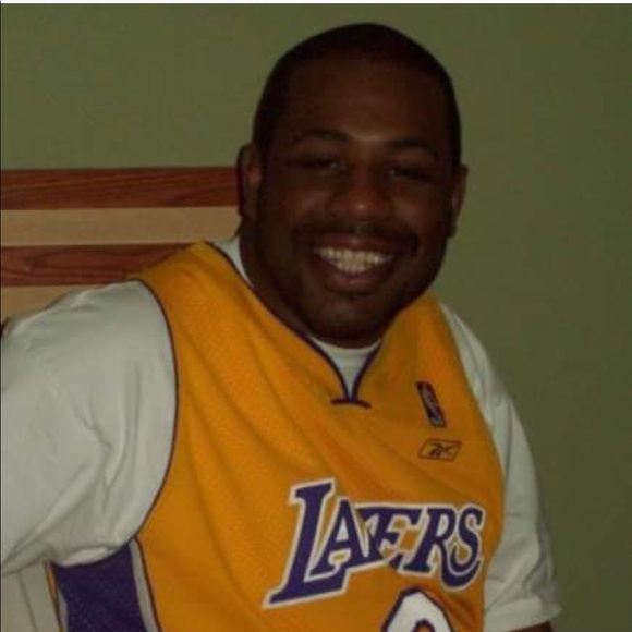 Profile Picture of Raymond Wade (@raymondwade) on Poshmark