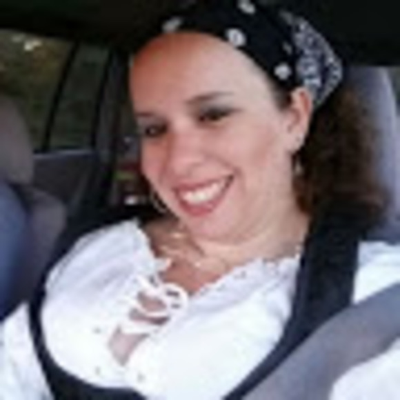 Profile Picture of Jacquelyn Taylor (@jacquelyntay82) on Poshmark