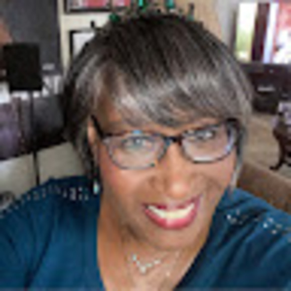 Profile Picture of Carolyn Applin (@mema2026) on Poshmark
