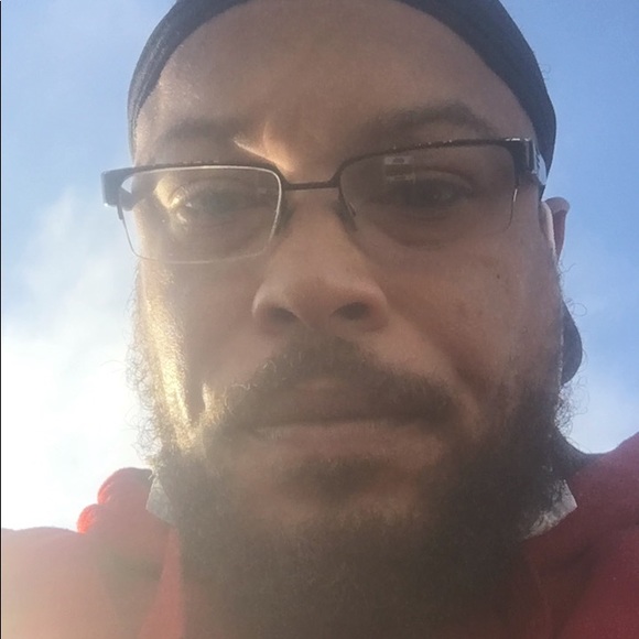 Damien Thornton - Poshmark Profile Picture of Damien Thornton (@thorntondamien) on Poshmark